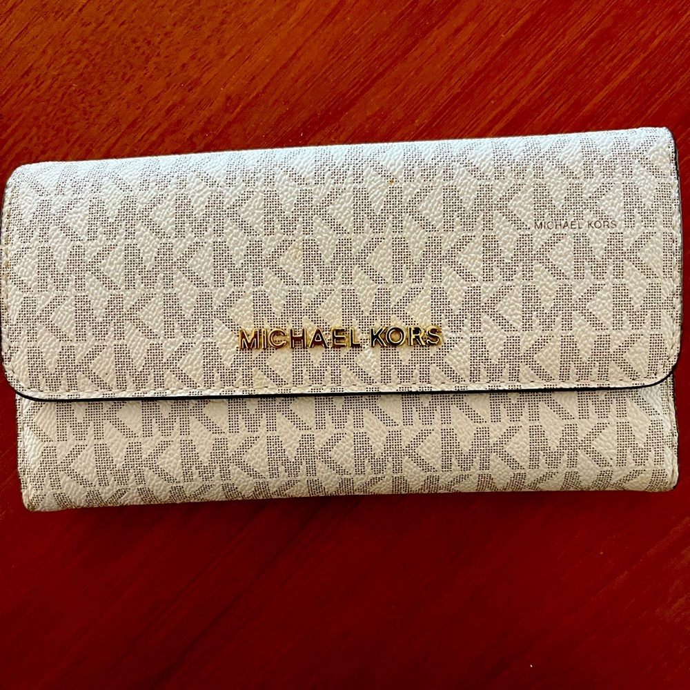 Michael Kors Wallet - White with grey MK